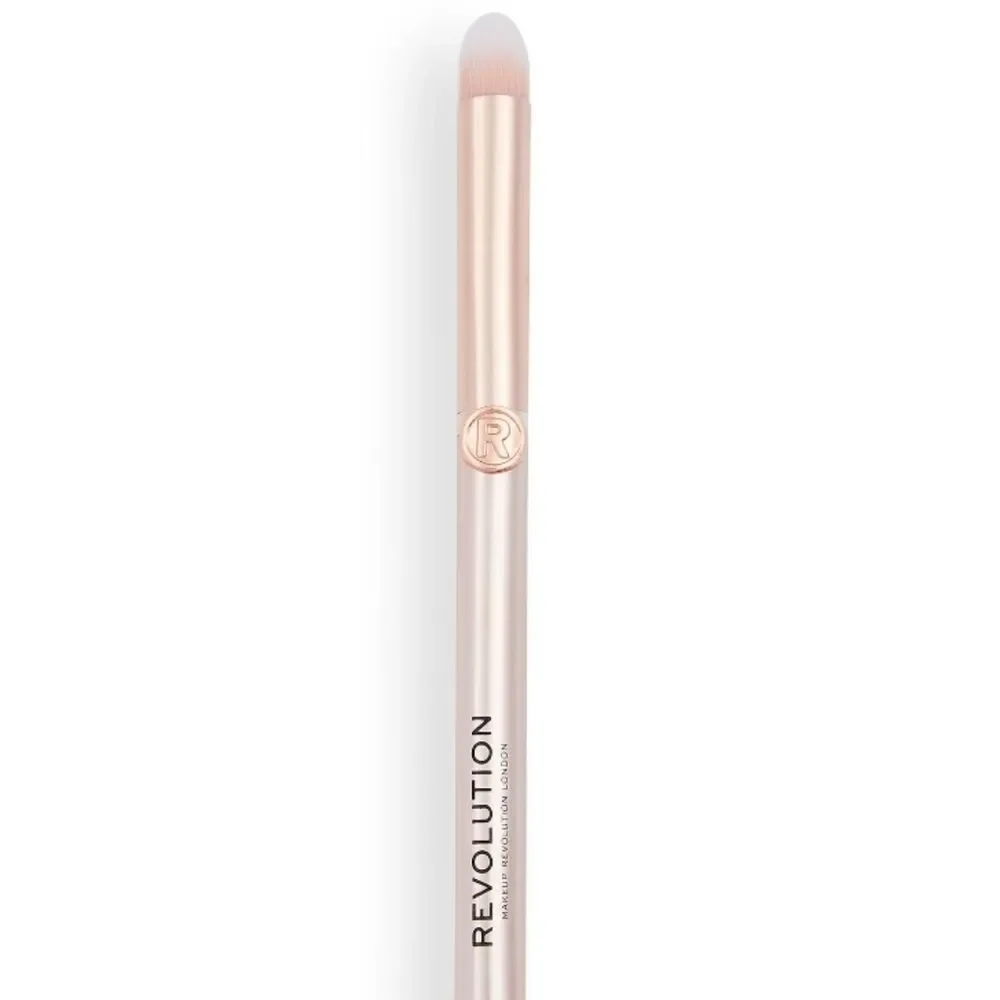 Revolution Beauty‎ Create Your Look Buffing Eye Crease Brush